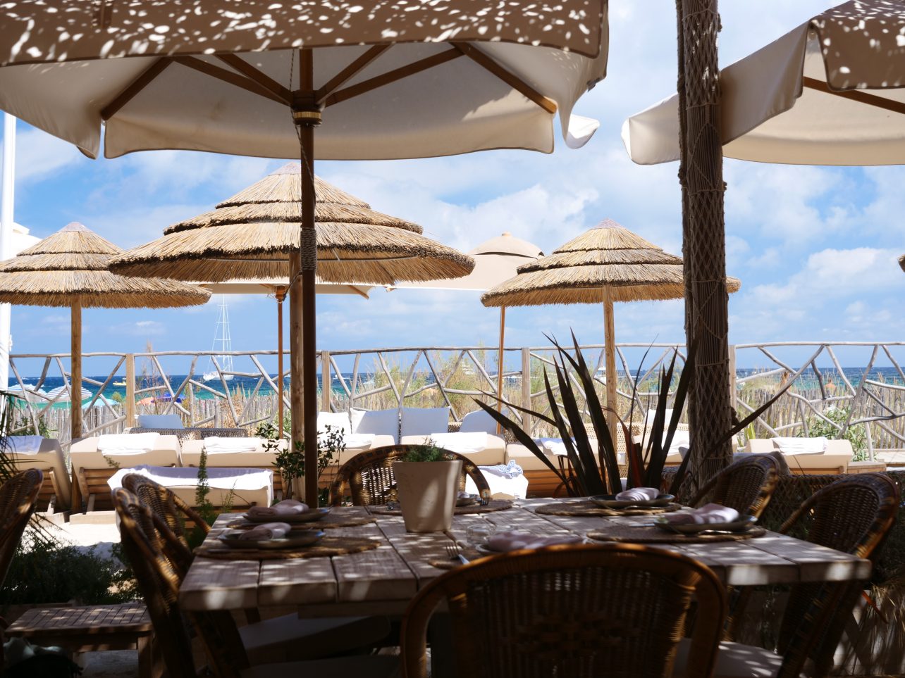 La vue depuis le Shellona un restaurant en bord de plage à Ramatuelle