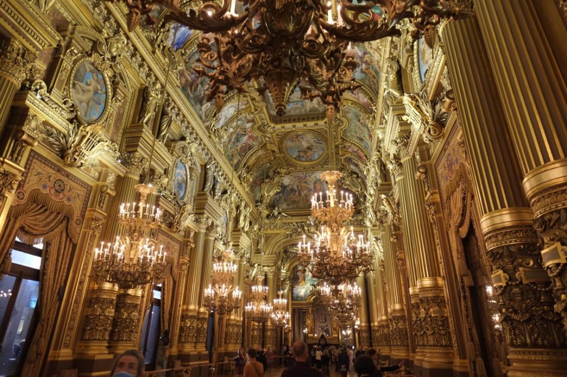 L'incroyable salon du Palais Garnier qui se trouve juste derrière la façade