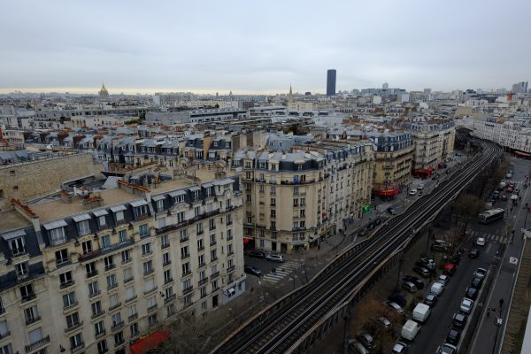 Vue sur Paris et sur la ligne 6 du métro
