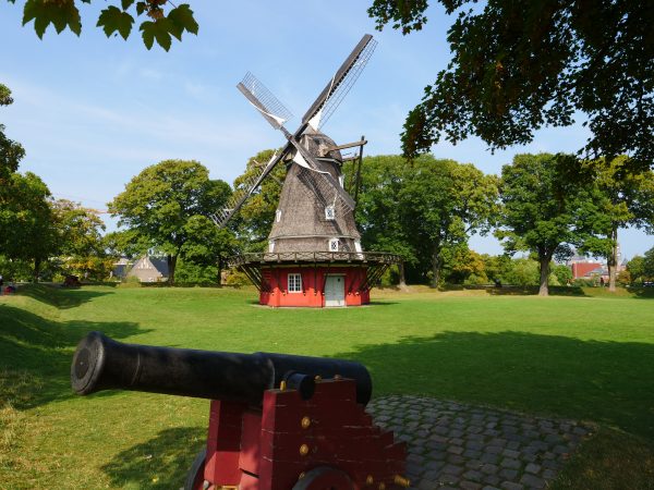 Un moulin à vent traditionnel danois