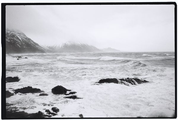 L'Océan et l'Islande en noir et blanc