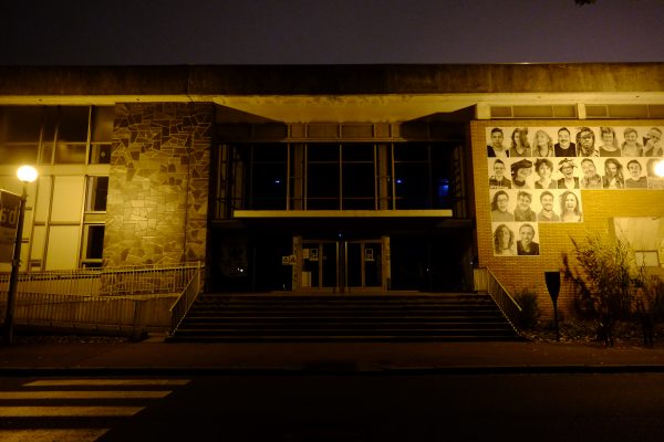 Vue sur le musée de Calais la nuit