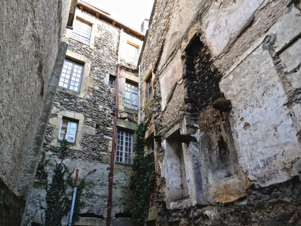 Stones, and facades are telling stories in Saint Geniez d'Olt