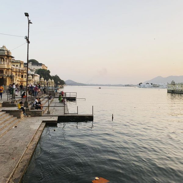 A nice view of the huge river going through Udaipur