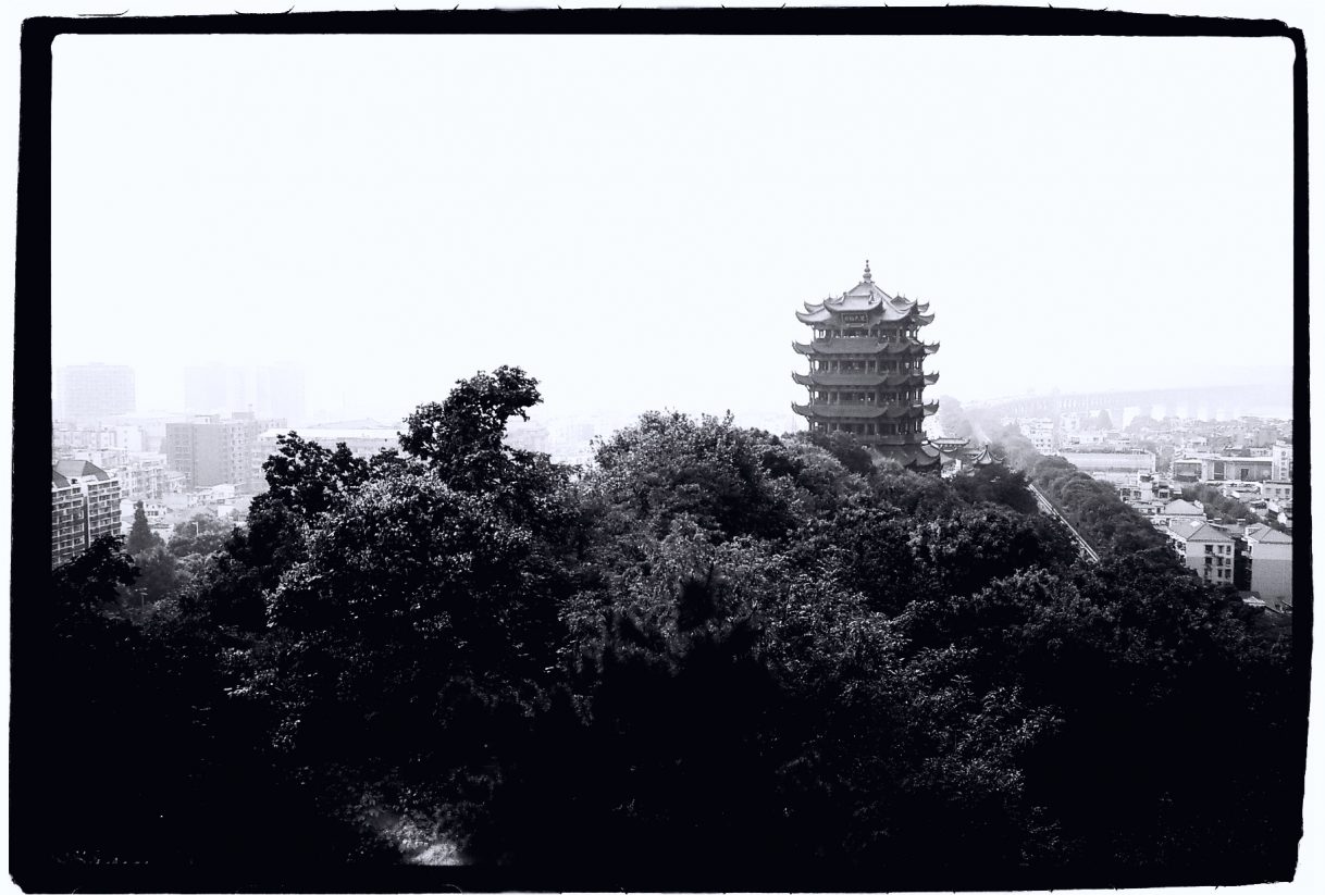 Un temple qui domine la ville de Wuhan