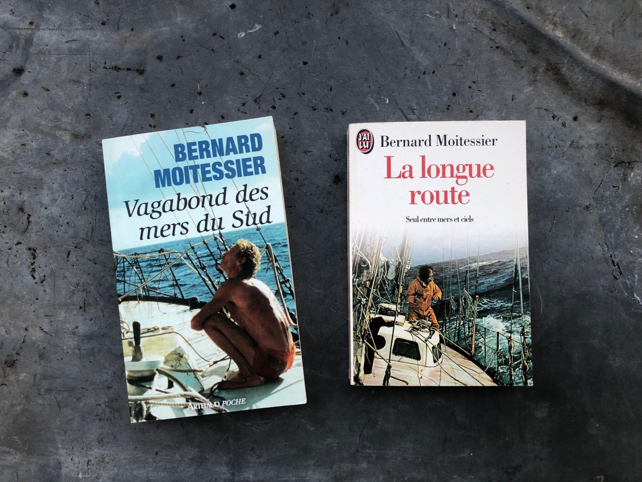 Deux des meilleurs livres sur le voyage signés par Bernard Moitessier
