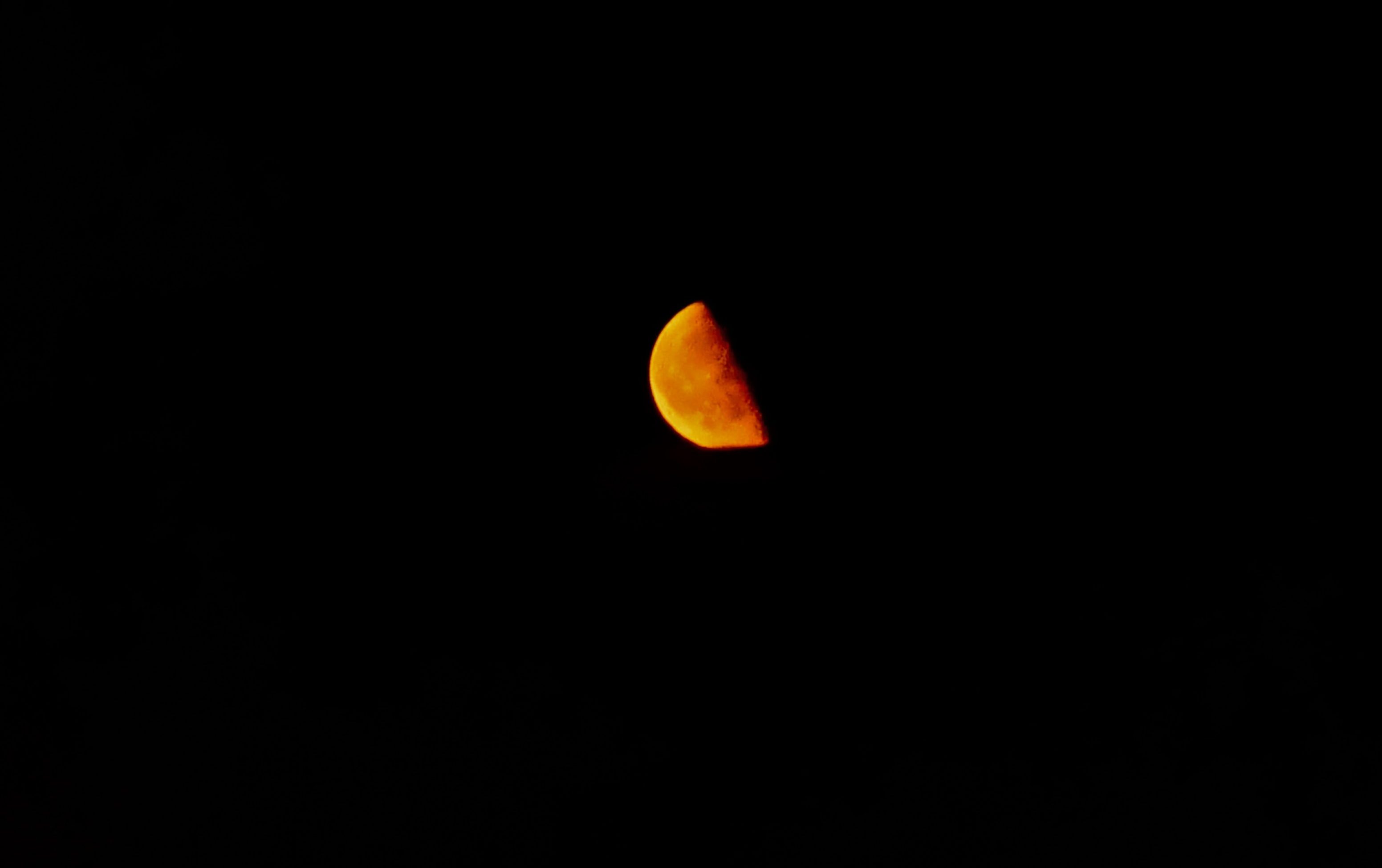 Une Lune rouge 