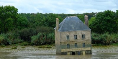 A nice House in the River as an art object