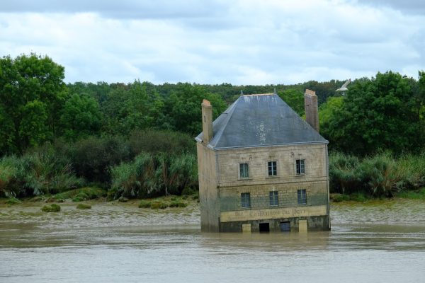 A nice House in the River as an art object