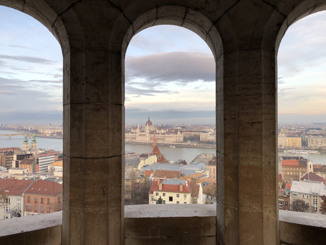 La vue depuis le bastion des pêcheurs à Budapest