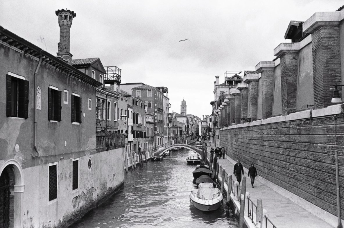 L Italie En Noir Et Blanc Et Avec Un Leica M6 Escale De Nuit