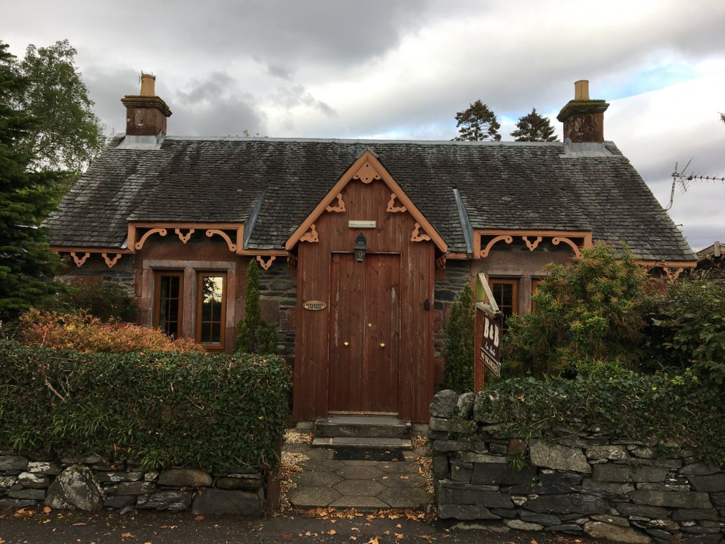 Une petite maison en bois typiquement écossaise