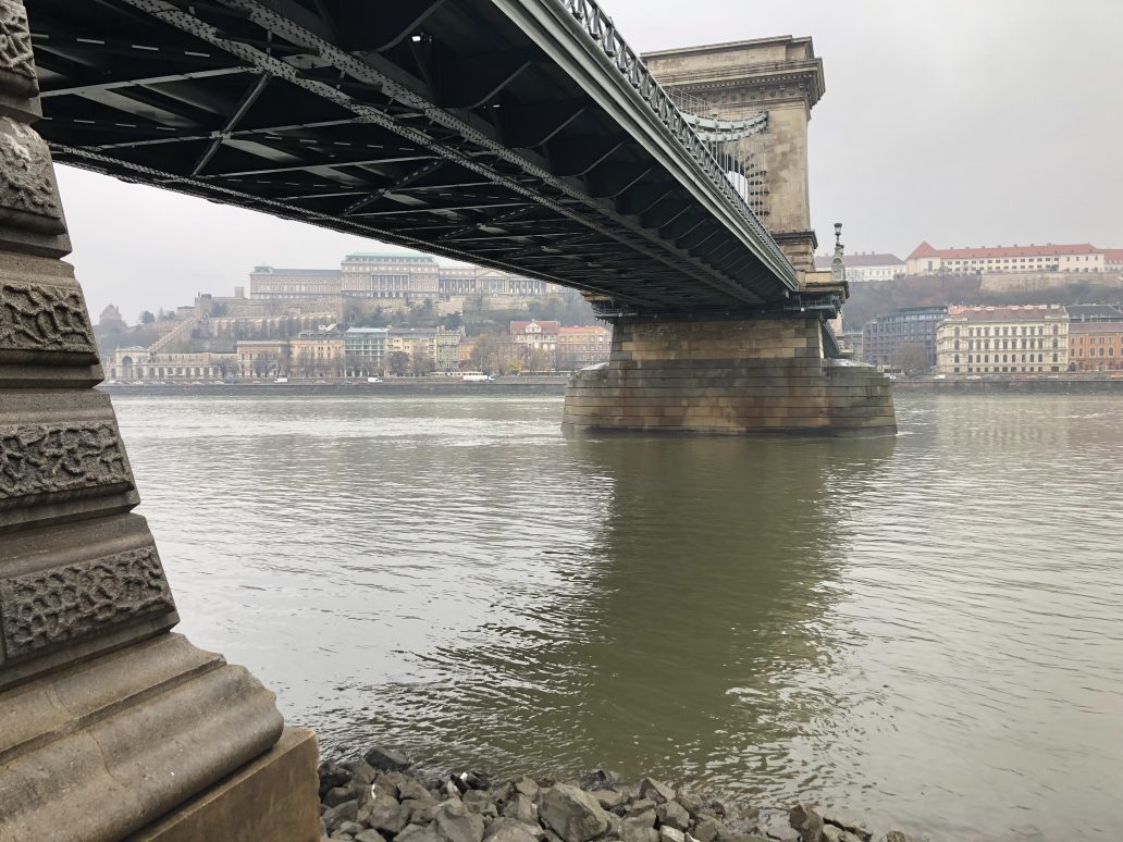 le pont des chaînes à Budapest