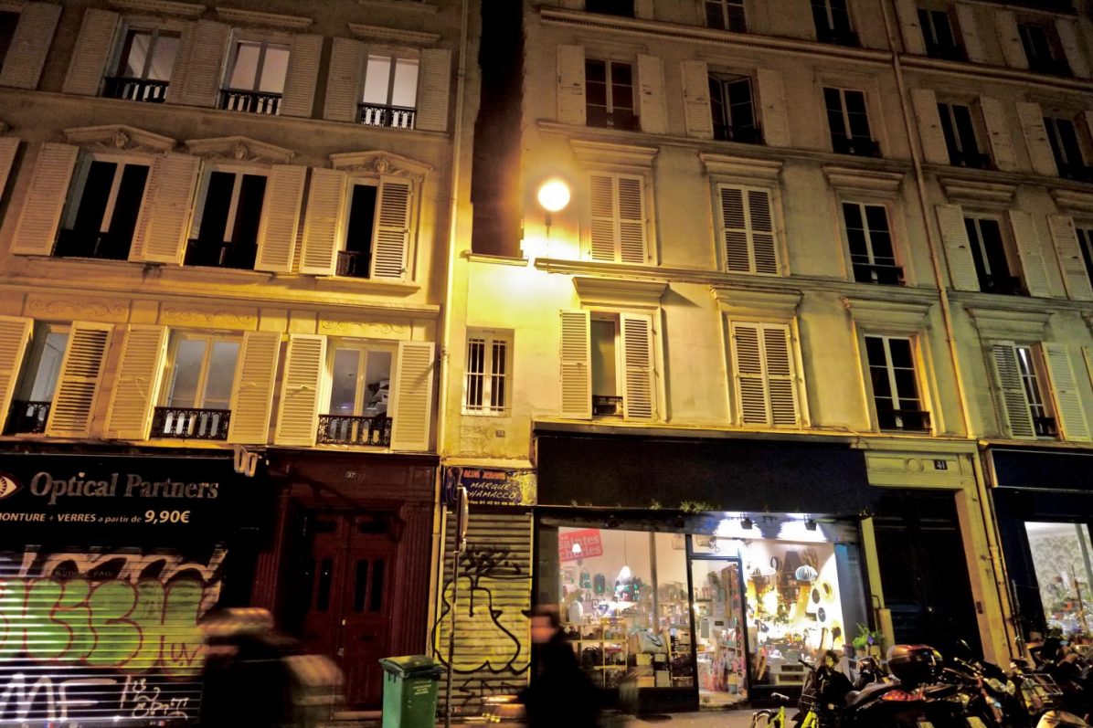 Entre deux immeubles la plus petite maison de Paris