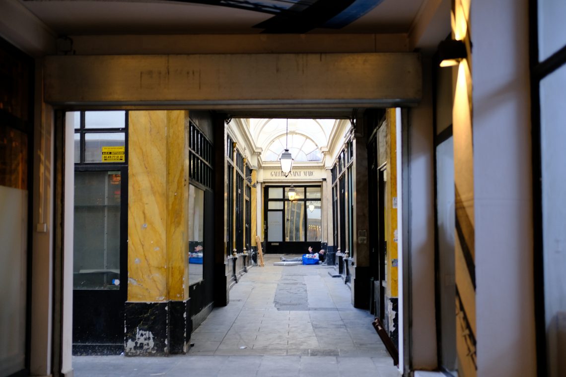 La galerie Saint-Marc qui communique avec les galeries des variétés, la galerie Montmartre et le passage des Panoramas