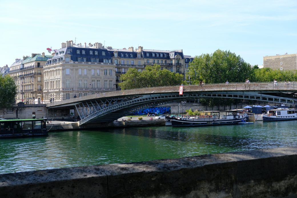 La passerelle Solférino, un pont piéton à Paris