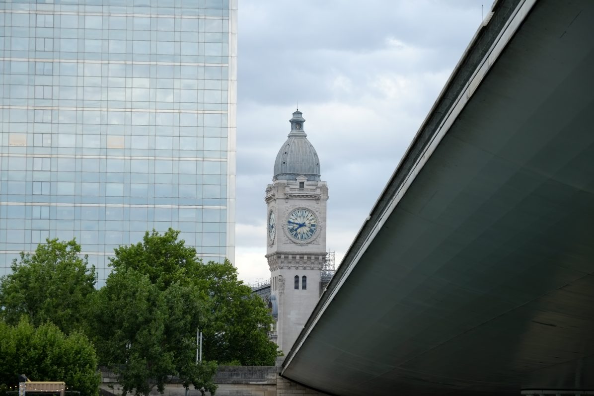 La tour et l'horloge de la gare de Lyon en regardant vers le nord-est