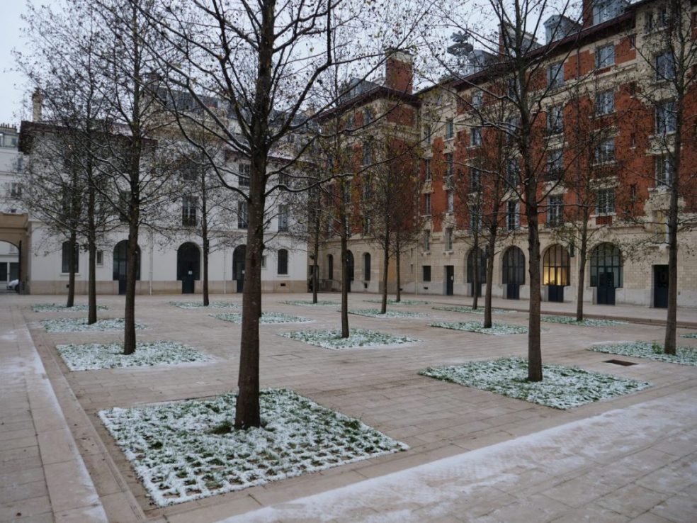 Le jardin Arnaud Beltrame, une jolie cour carrée en mémoire d'un héros de la République