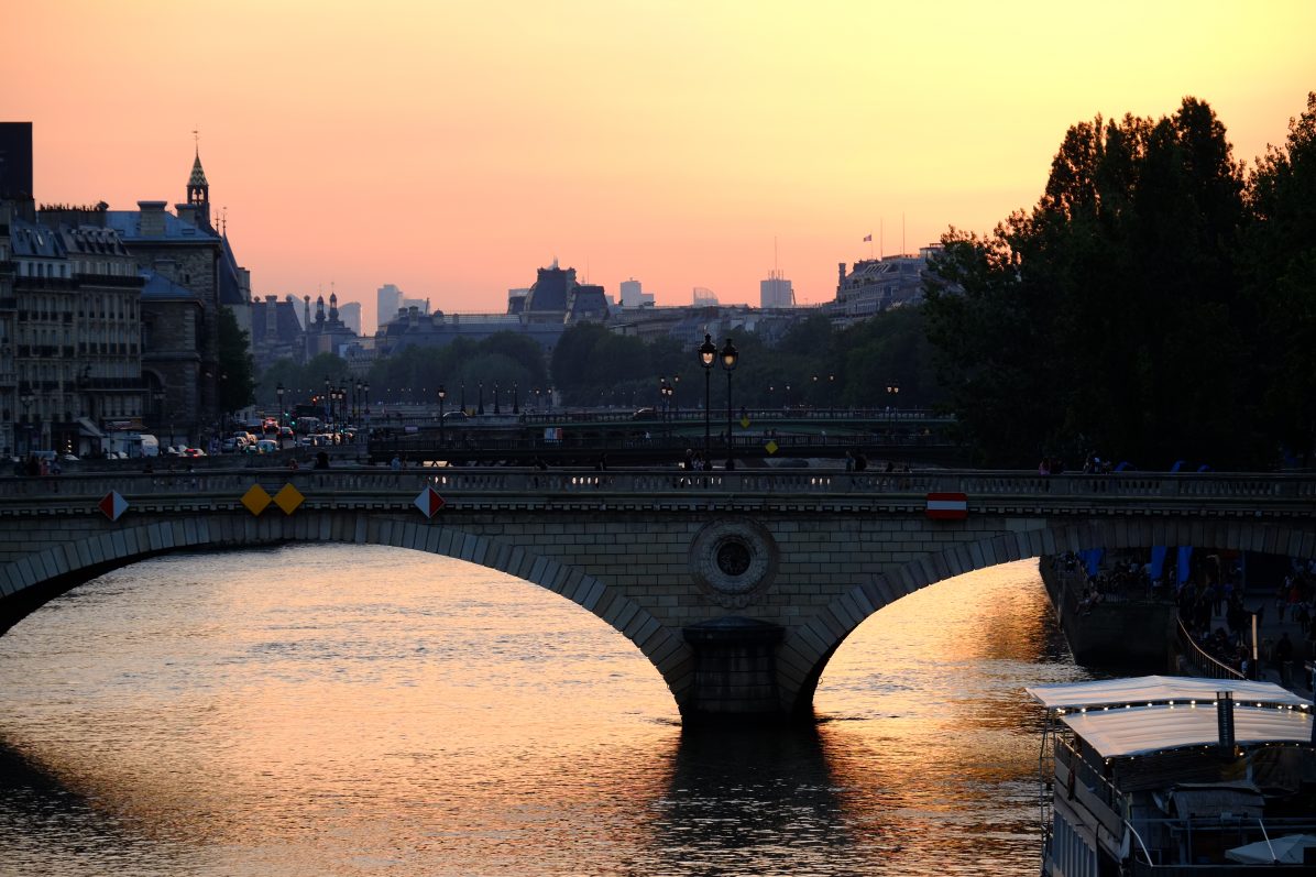 Le pont Louis Philippe un soir d'été