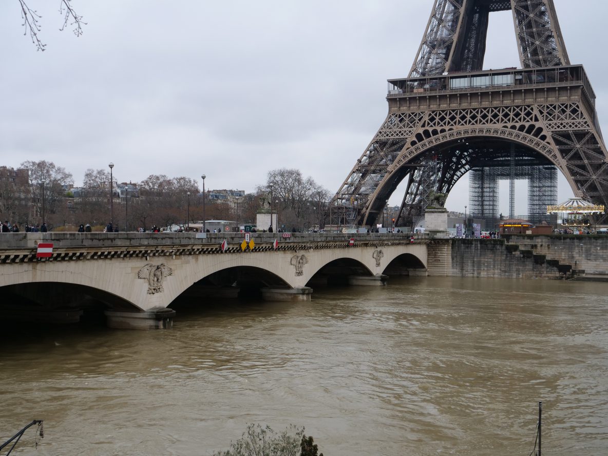 Le pont d'Iéna avec la tour Eiffel en toile de fond
