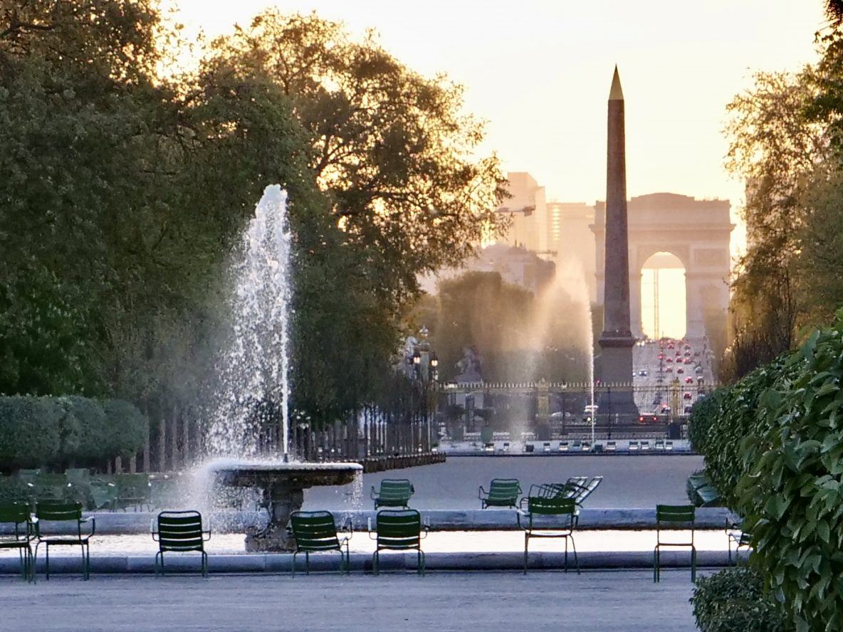 Les fontaines et la jolie perspective du jardin des Tuileries