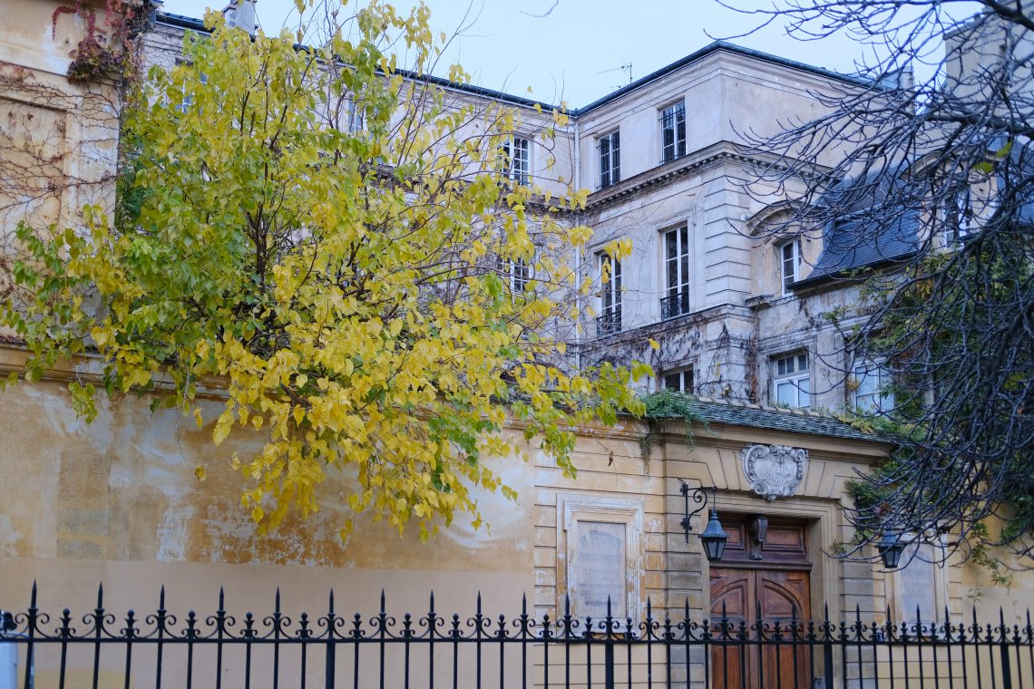 L'hôtel de Chatillon, rue Payenne, en automne
