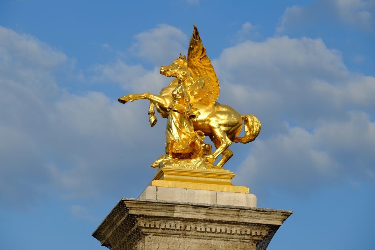 L'une des quatre statues du pont Alexandre III
