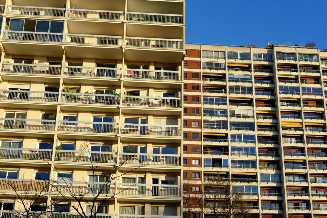 Une barre d'immeuble dans le XX ème arrondissement de Paris