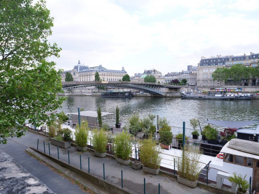 Une vue sur les quais du septième arrondissement depuis le quai des Tuileries