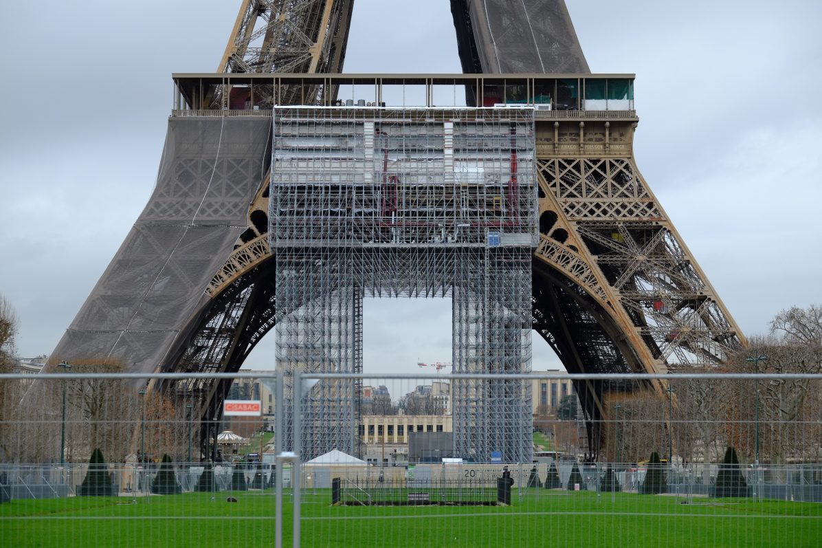Les travaux de rénovations de la Tour Eiffel sont en cours - février 2021