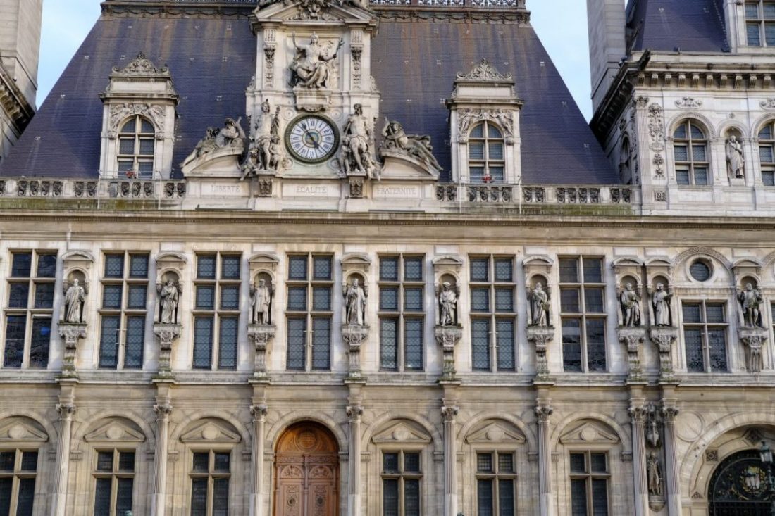 L'hôtel de ville, l'une des plus belles façades de Paris