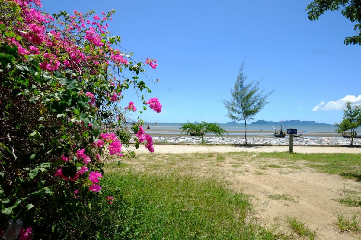 La côte non loin de Huan Hin dans le parc nationale de Khao Sam Roi Yot