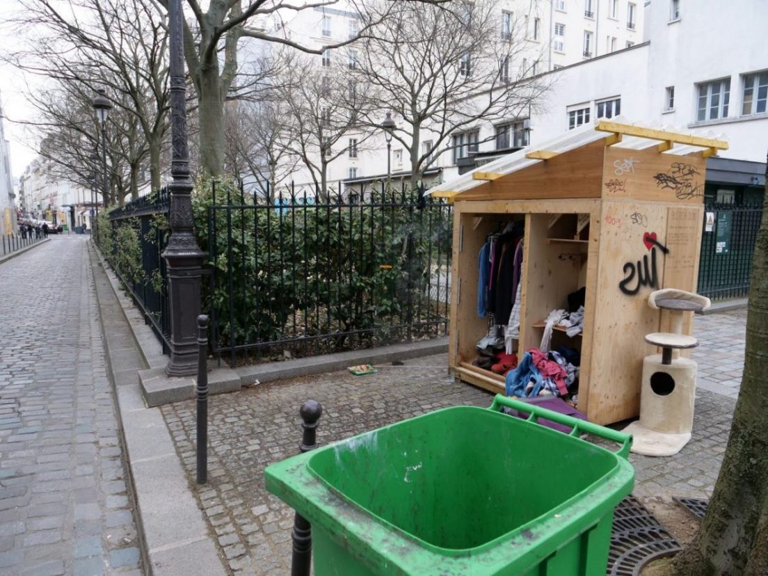 Une cabane à dons dans le 11 ème arrondissement de Paris