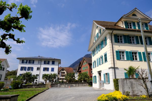 Quelques maisons sous le soleil de la riviera Suisse, Gersau