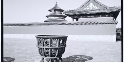 Découverte de l'enceinte du temple du Ciel, Pékin en noir et blanc