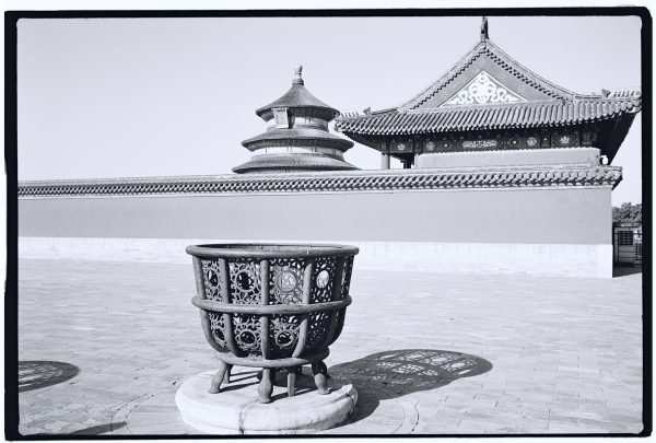 Découverte de l'enceinte du temple du Ciel, Pékin en noir et blanc