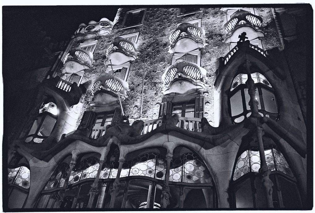 La façade de l'un des immeubles de Gaudi