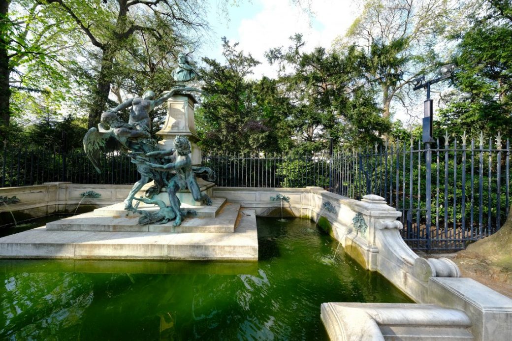 Une jolie fontaine oubliée du jardin du Luxembourg