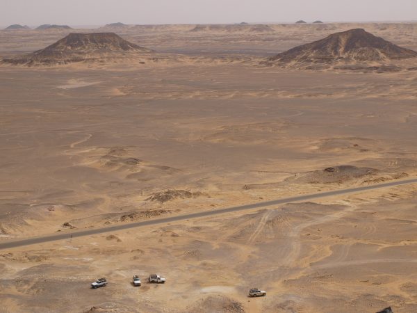 Une vue sur le désert noir en Egypte 