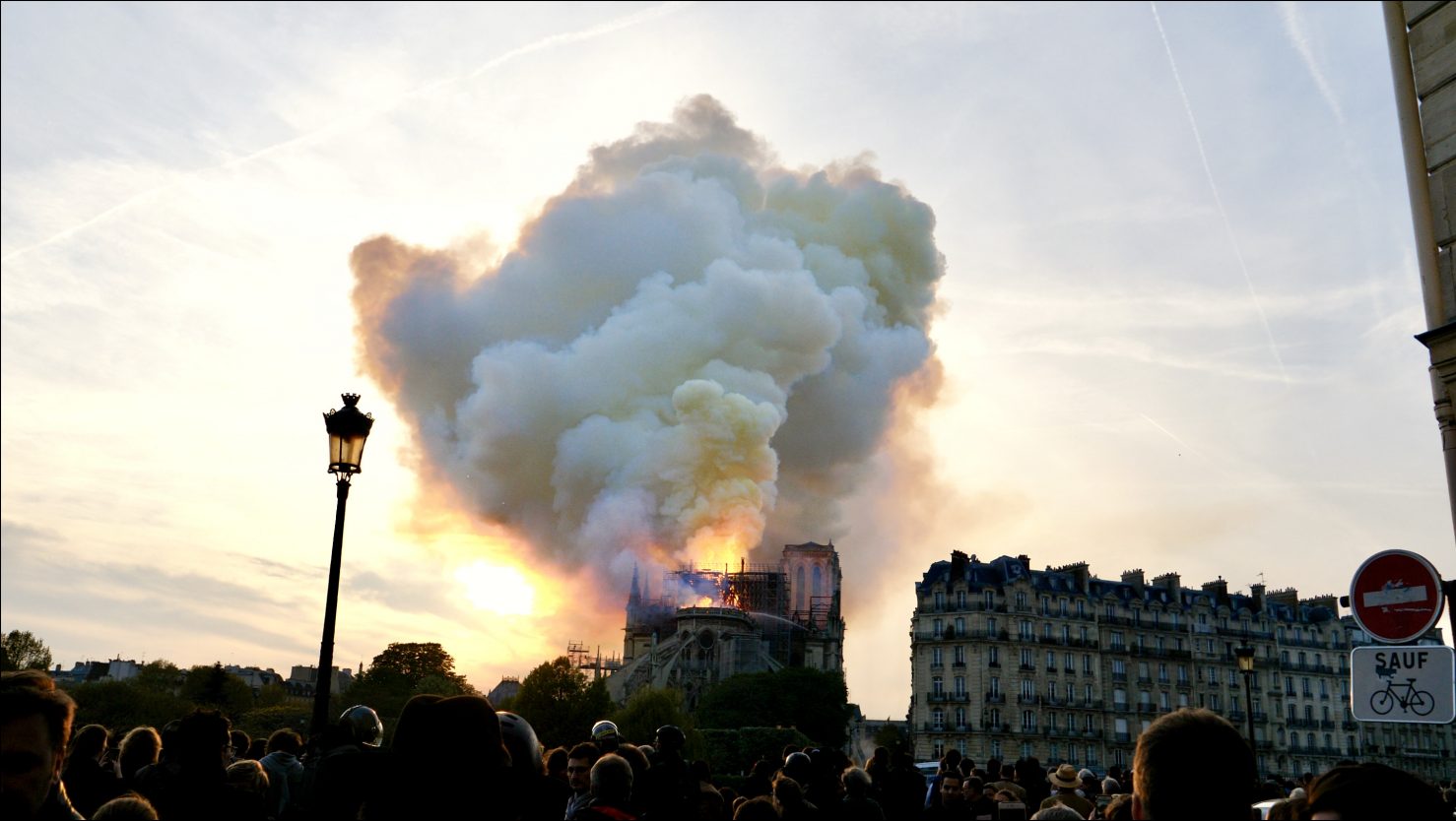 Notre Dame de Paris le jour de son incendie le lundi 19 avril 2019 © Yann Vernerie