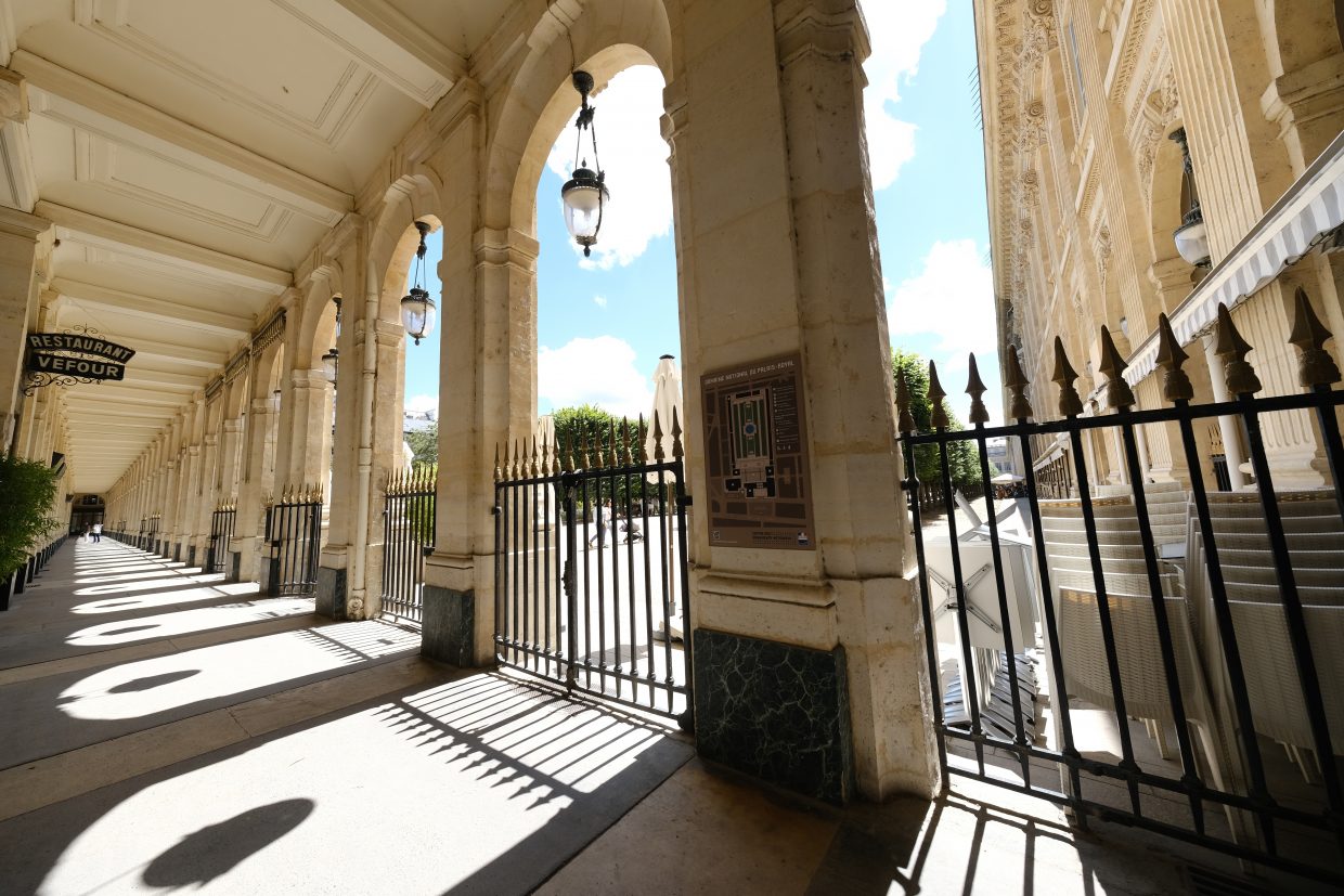 Derrière les arcades se trouve le plus beau jardin de Paris
