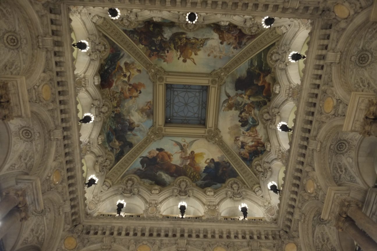 Le plafond de la coupole du Palais Garnier le plus bel Opéra de tout un pays