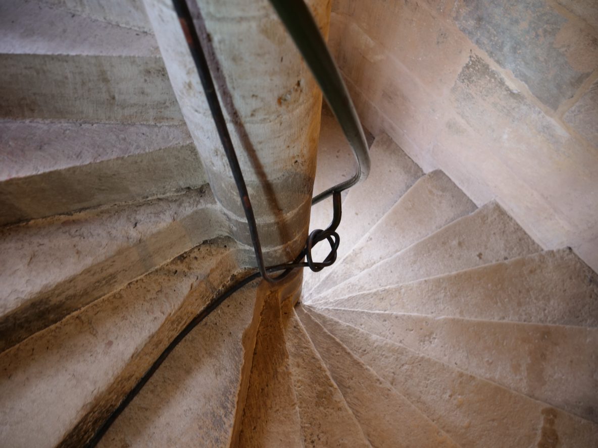 Dans les escaliers en colimaçons de la Tour Philippe le Bon