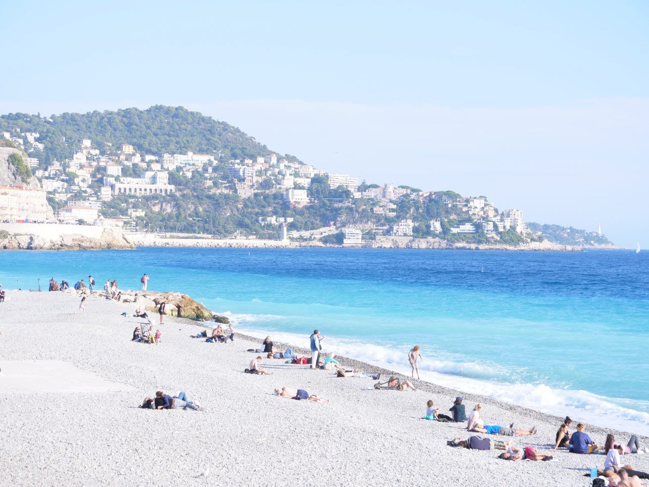 La place de Nice et son eau bleue turquoise