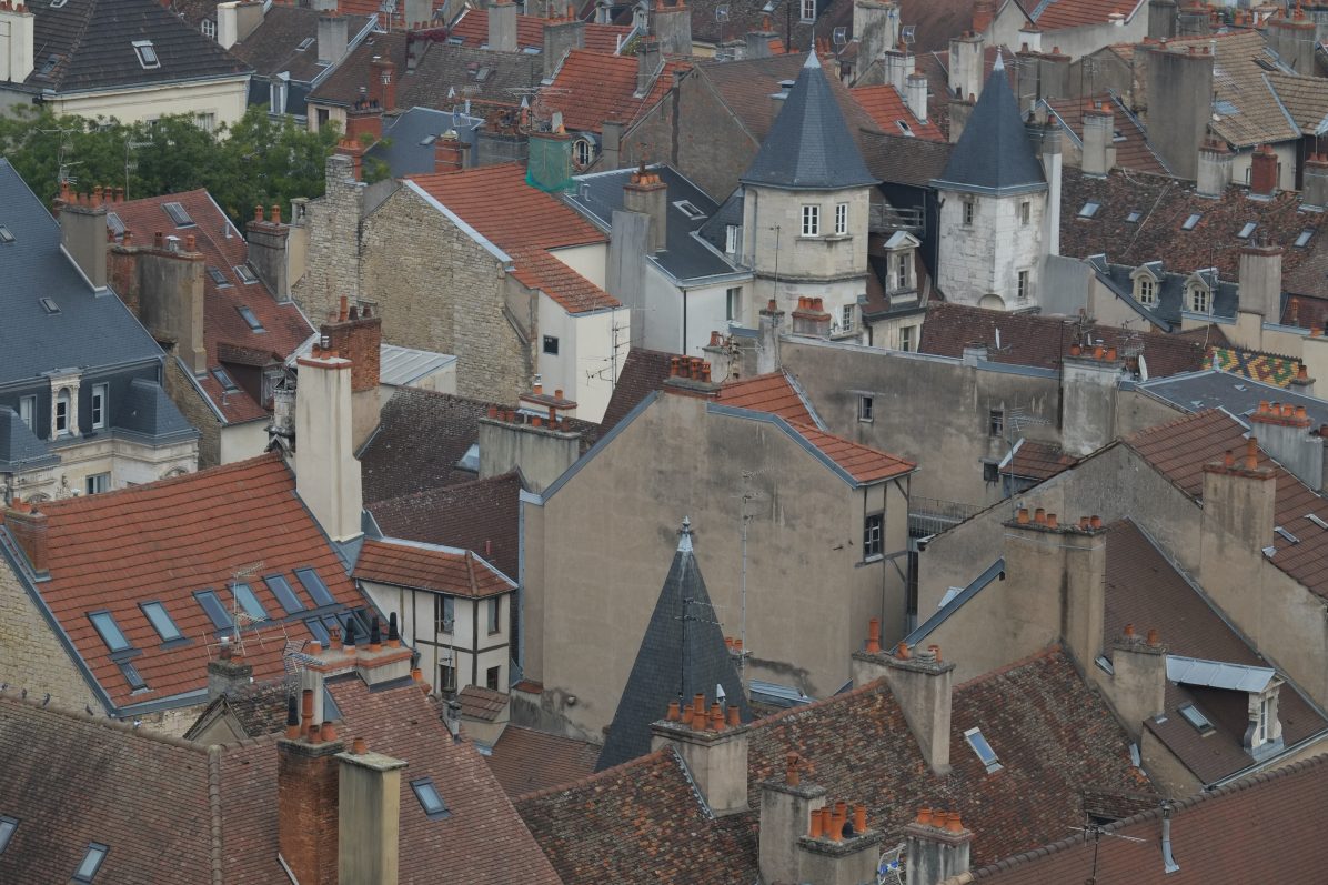 Un méli mélo de bâtiments depuis la Tour de Philippe le Bon à Dijon
