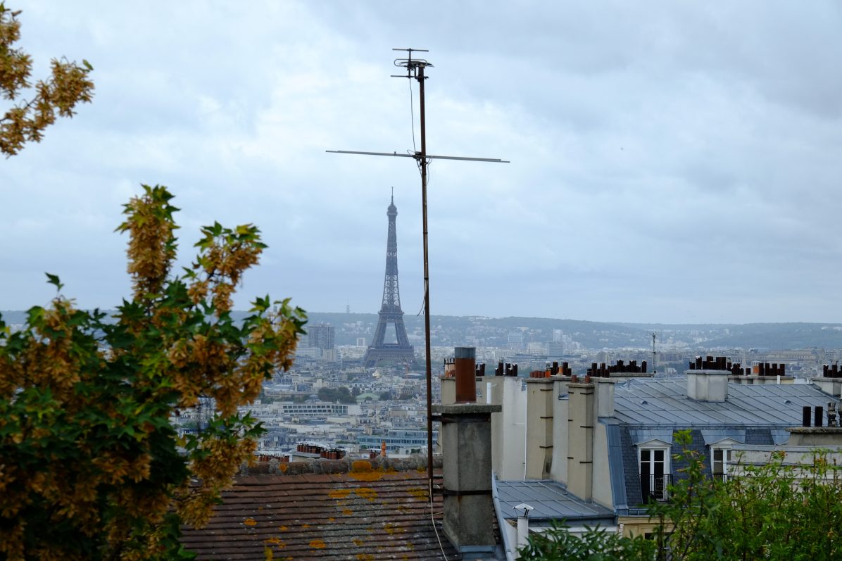 Une vue sur la dame de fer et l'ouest parisien