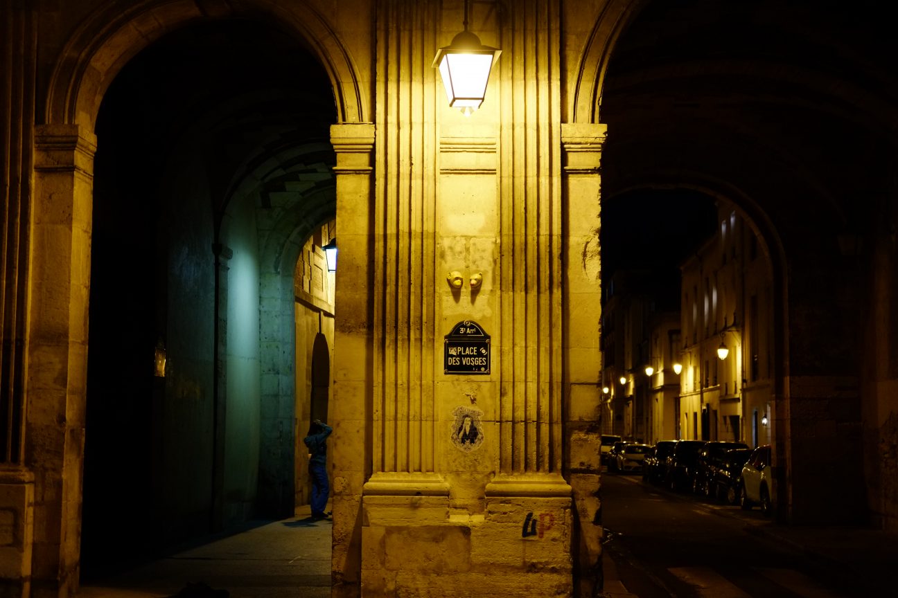 Les arches de la Place la plus ancienne de Paris