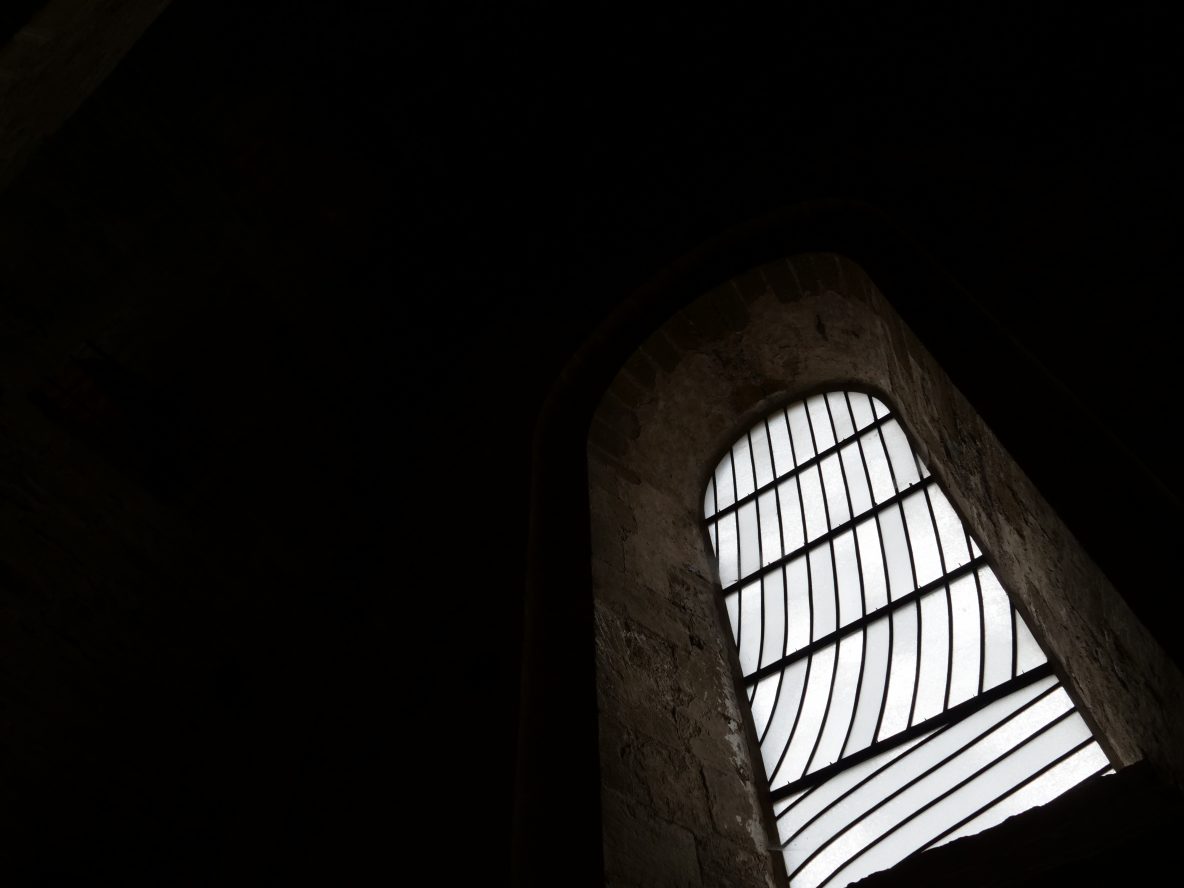 Les superbes vitraux de l'église Sainte-Foy de Conques