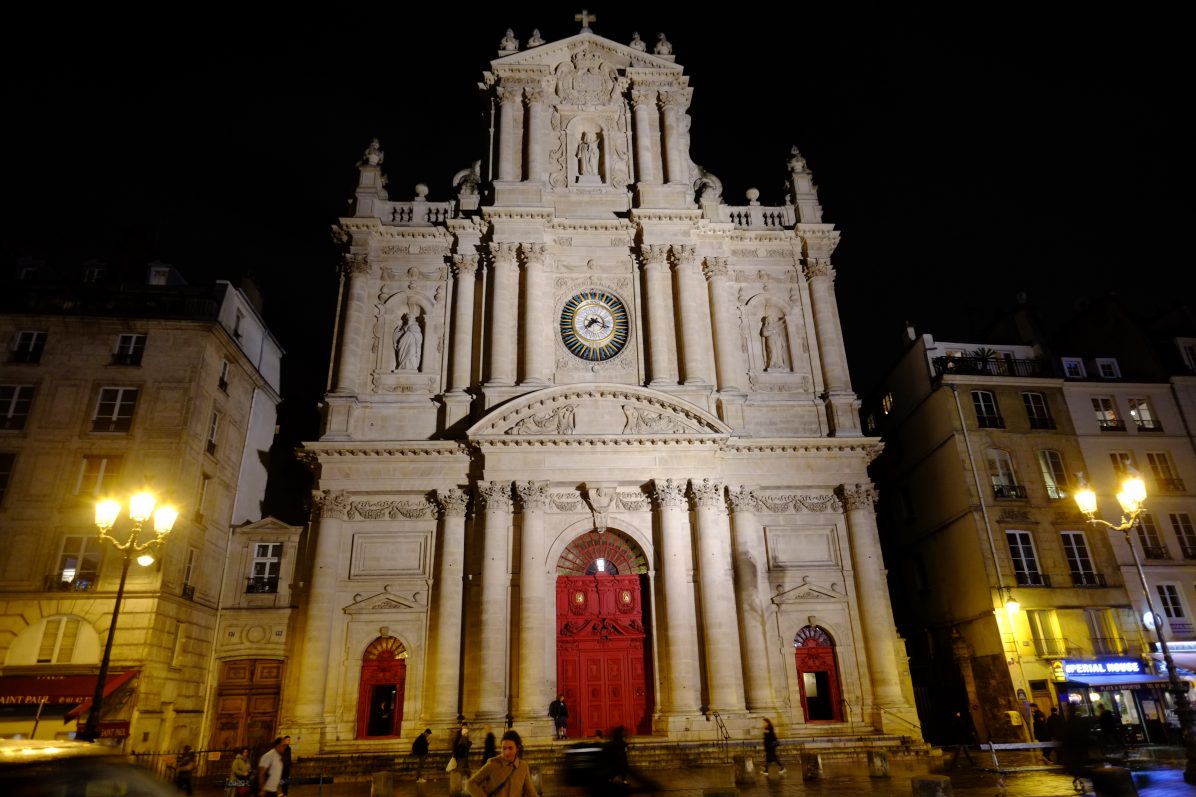 L'église Saint-Paul Saint-Louis pendant la nuit
