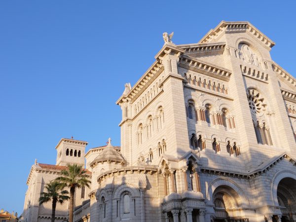 La façade de la cathédrale de Monaco